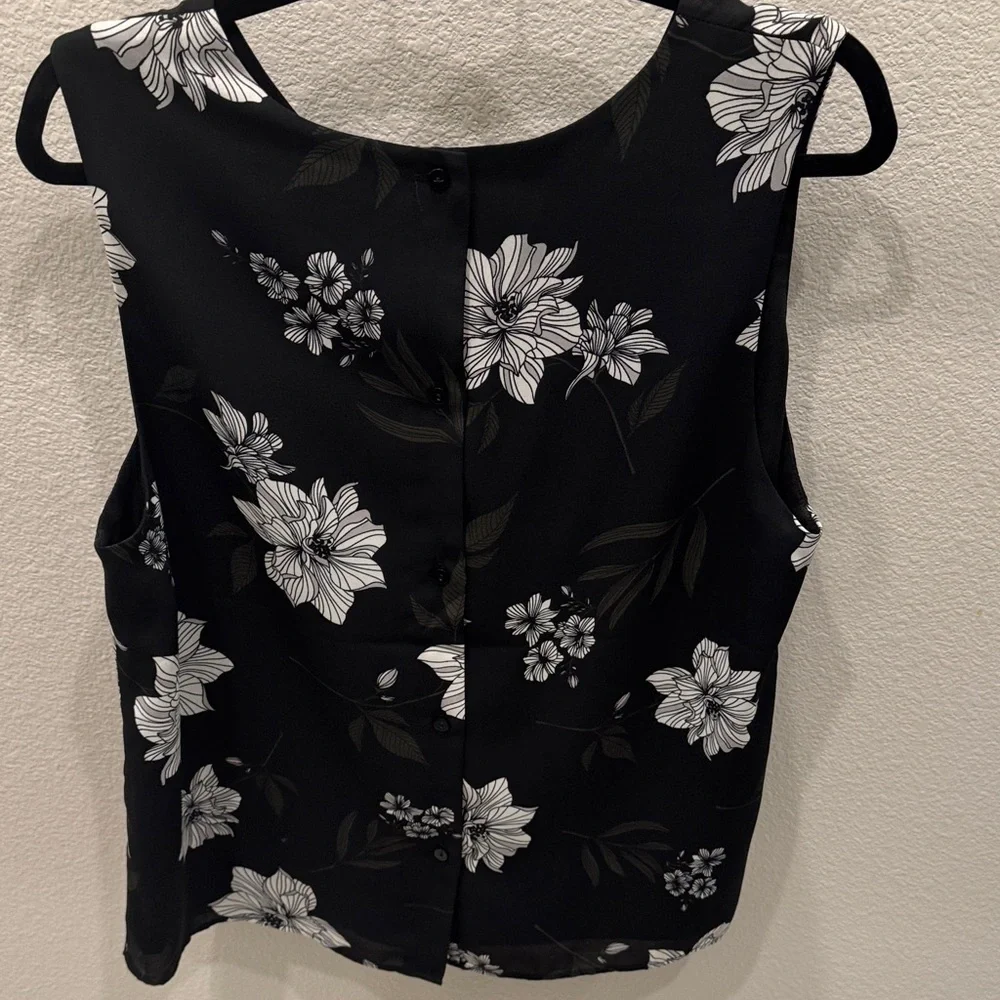 EUC Banana Republic Black Floral Shirt - Picture 4 of 5